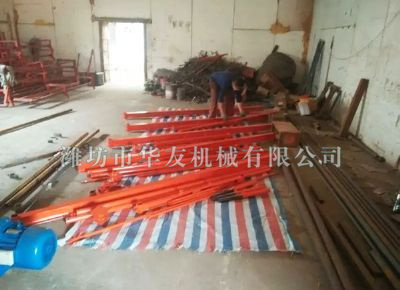 點(diǎn)擊查看詳細(xì)信息<br>標(biāo)題：華友機(jī)械直滑式吊運(yùn)機(jī)發(fā)貨現(xiàn)場(chǎng) 閱讀次數(shù)：6988